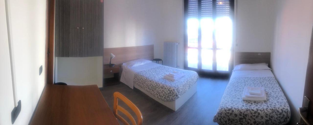 New Family Inn เปโร ภายนอก รูปภาพ