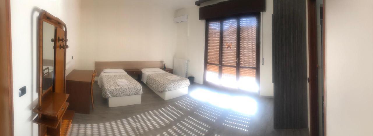 New Family Inn เปโร ภายนอก รูปภาพ